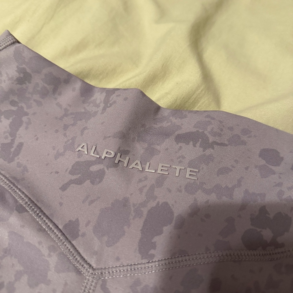 Alphalete Surface Power Short 5" - Pebble Print Misty Lilac - Picture 3 of 4